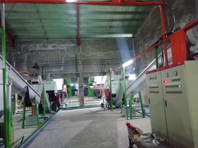 大型PET礦泉水瓶篩選、預(yù)洗、破碎、清洗 熱堿酸洗回收第二套大型生產(chǎn)線(POY級）